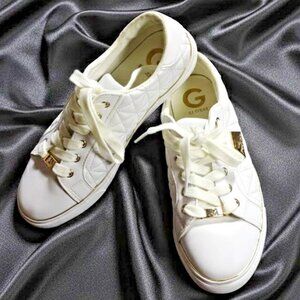 Women’s GUESS White Quilted Low Top Sneakers Size 8 Lace Up Casual Shoes
